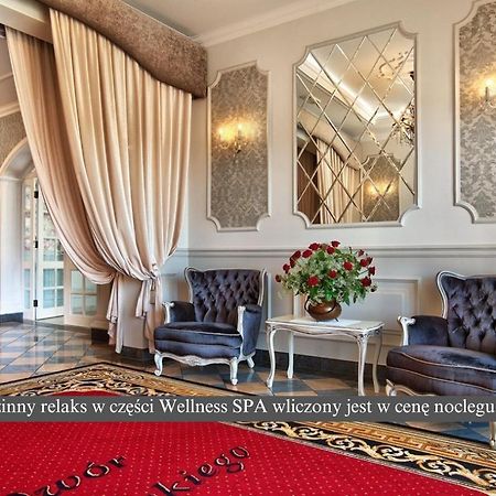 Hotel Dwor Czarneckiego à Porosły Extérieur photo