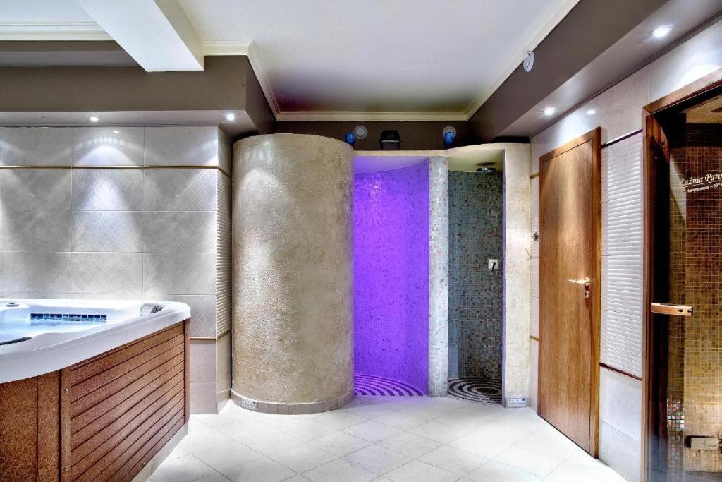 Hotel Dwor Czarneckiego à Porosły Extérieur photo