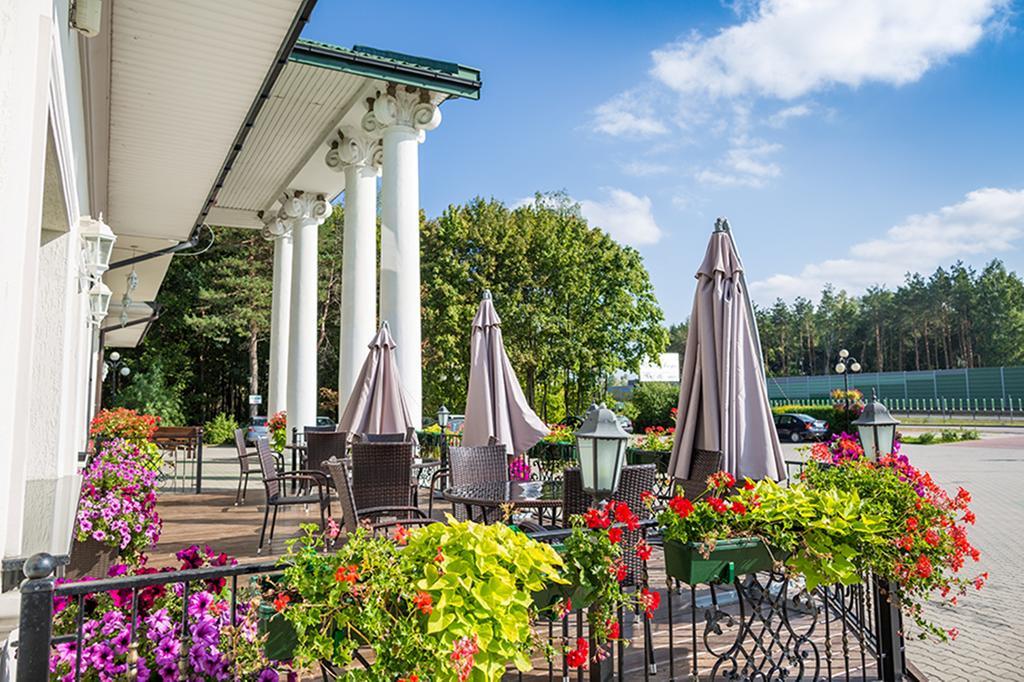 Hotel Dwor Czarneckiego à Porosły Extérieur photo