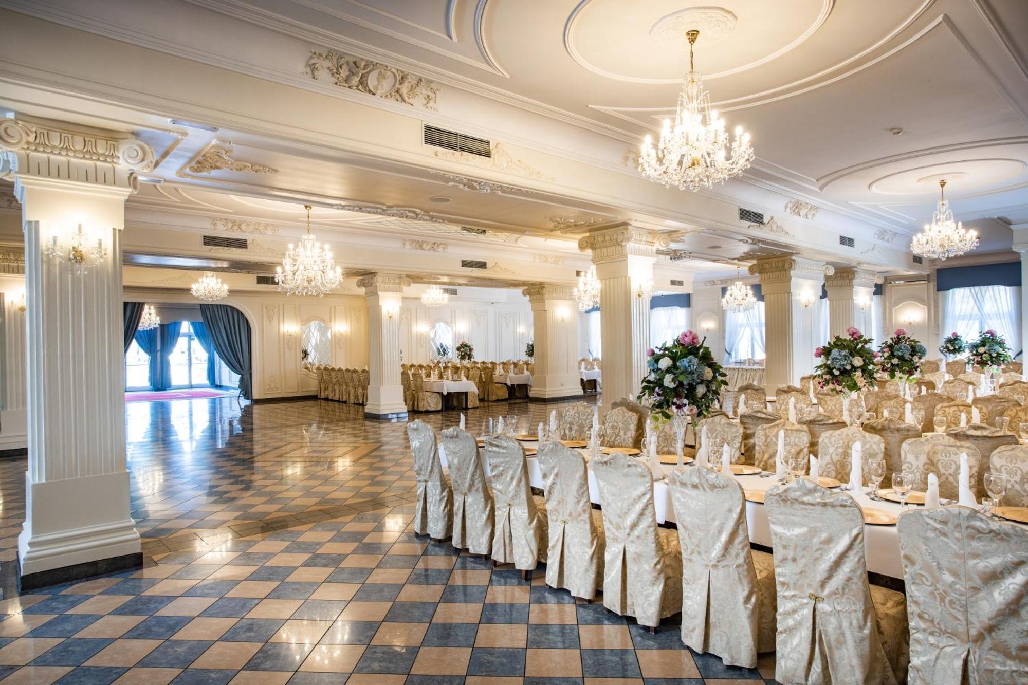 Hotel Dwor Czarneckiego à Porosły Extérieur photo
