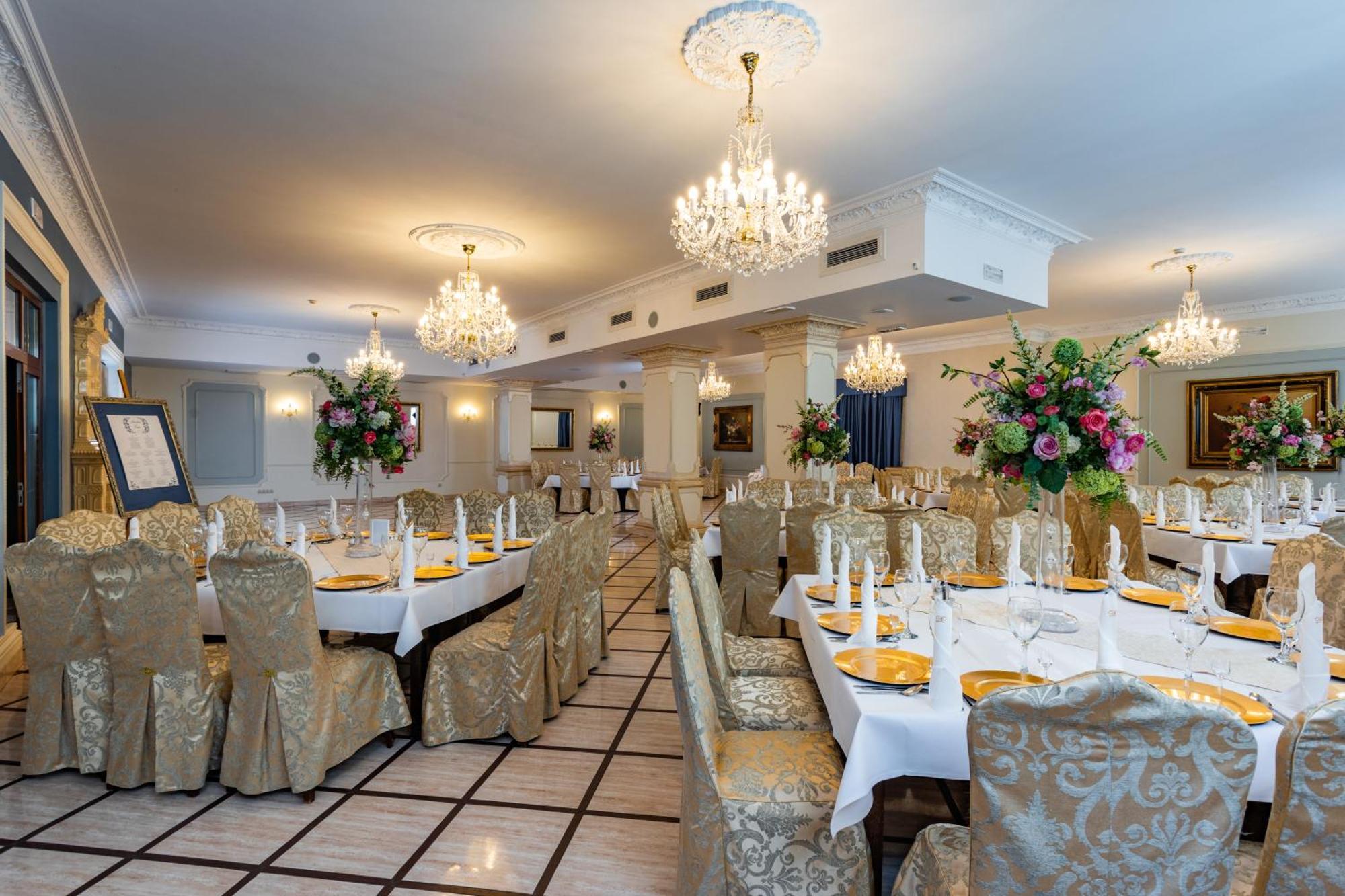 Hotel Dwor Czarneckiego à Porosły Extérieur photo