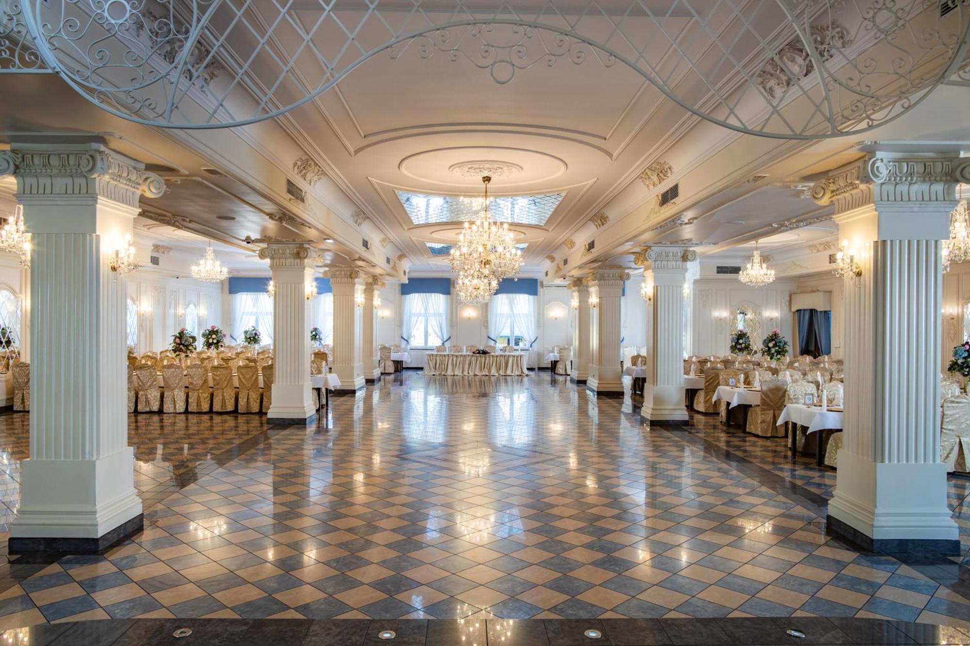 Hotel Dwor Czarneckiego à Porosły Extérieur photo
