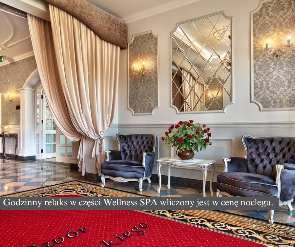 Hotel Dwor Czarneckiego à Porosły Extérieur photo