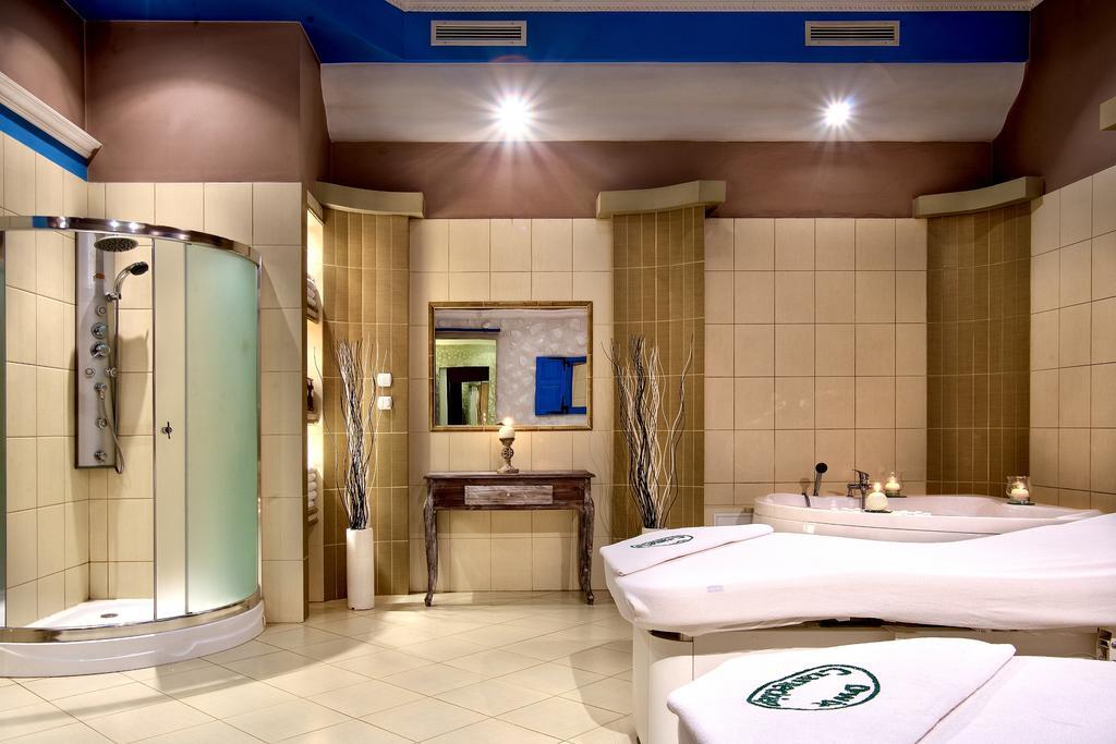 Hotel Dwor Czarneckiego à Porosły Extérieur photo