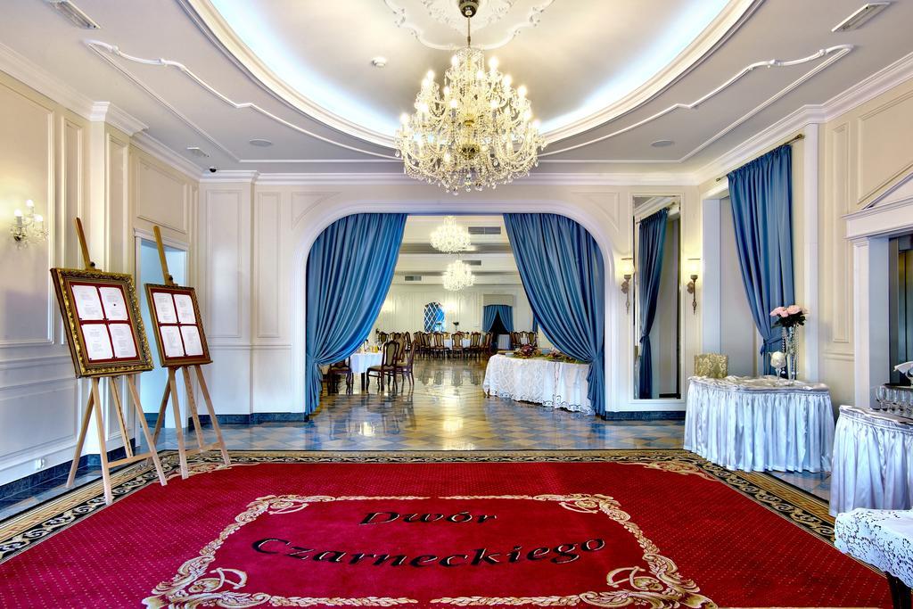 Hotel Dwor Czarneckiego à Porosły Extérieur photo
