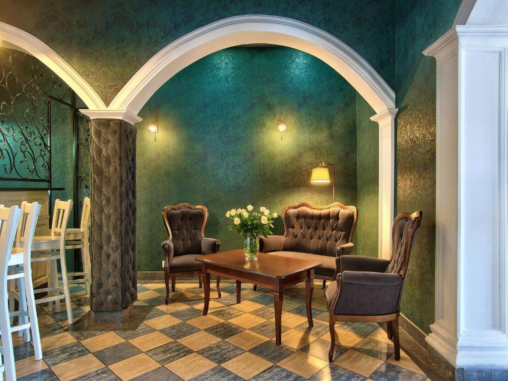 Hotel Dwor Czarneckiego à Porosły Extérieur photo