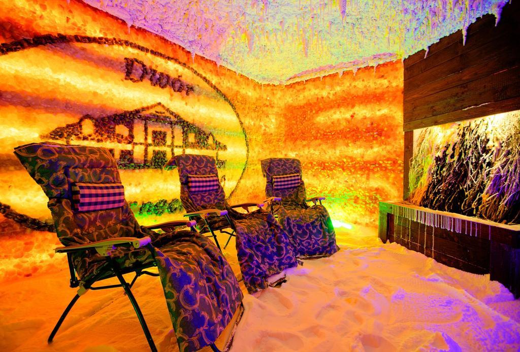 Hotel Dwor Czarneckiego à Porosły Extérieur photo