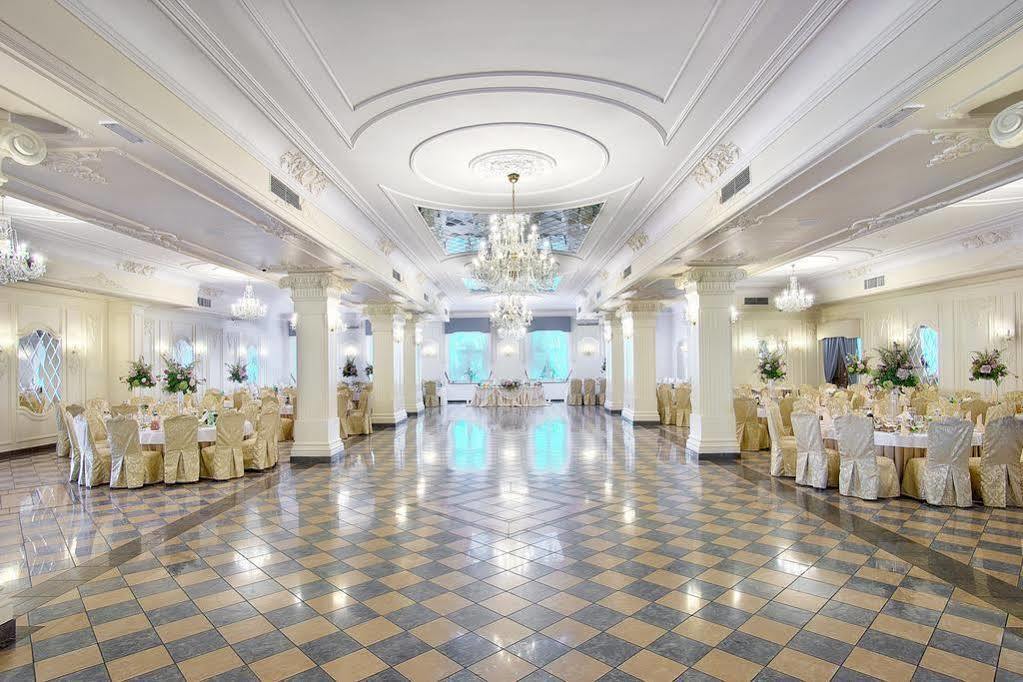 Hotel Dwor Czarneckiego à Porosły Extérieur photo