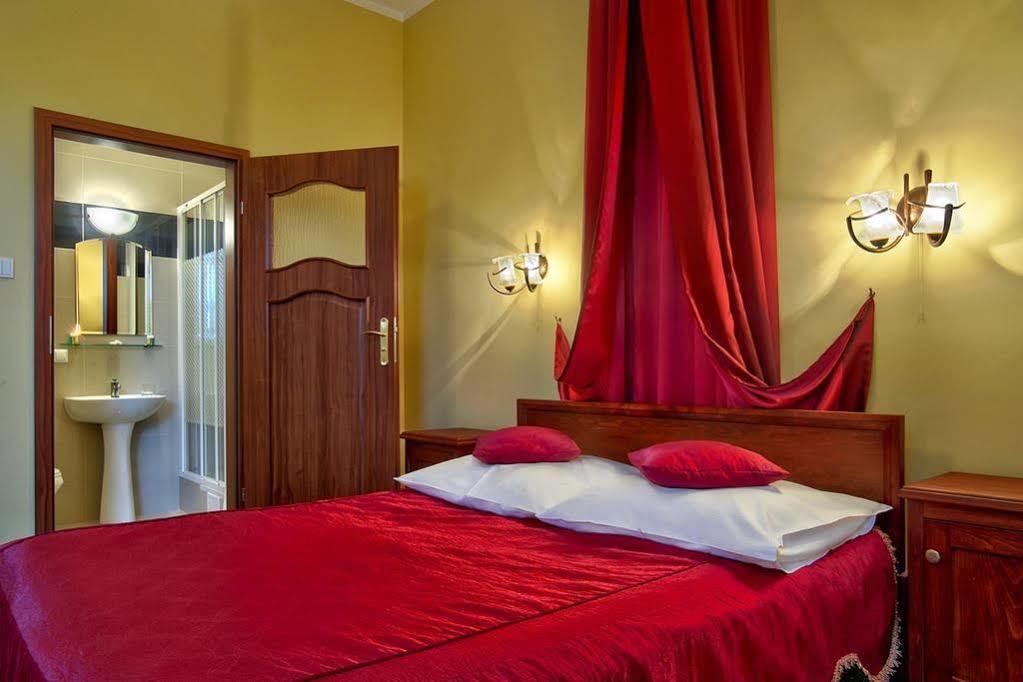 Hotel Dwor Czarneckiego à Porosły Extérieur photo
