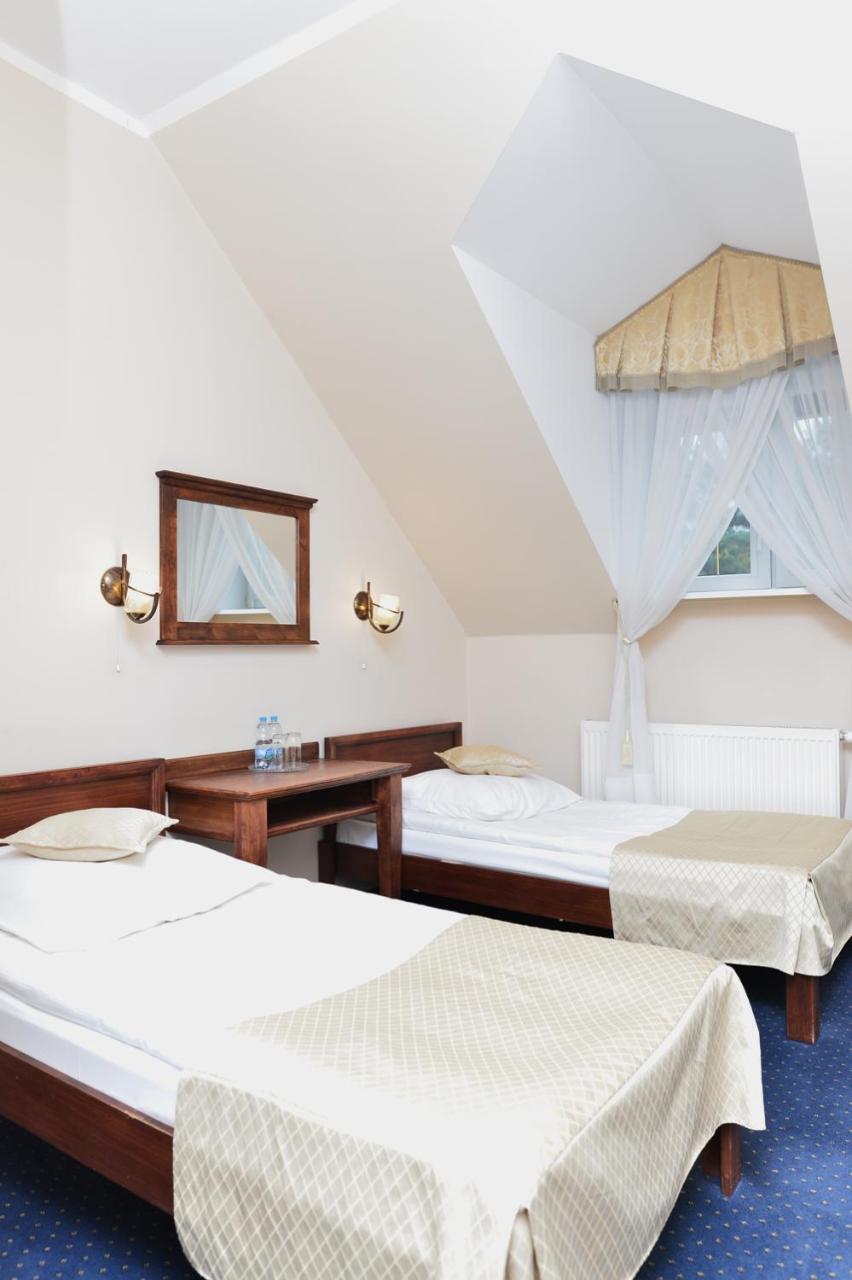 Hotel Dwor Czarneckiego à Porosły Extérieur photo