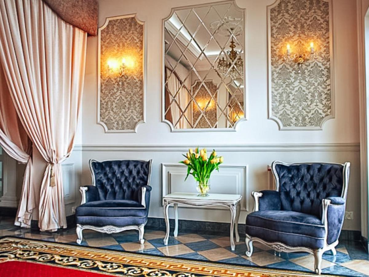 Hotel Dwor Czarneckiego à Porosły Extérieur photo