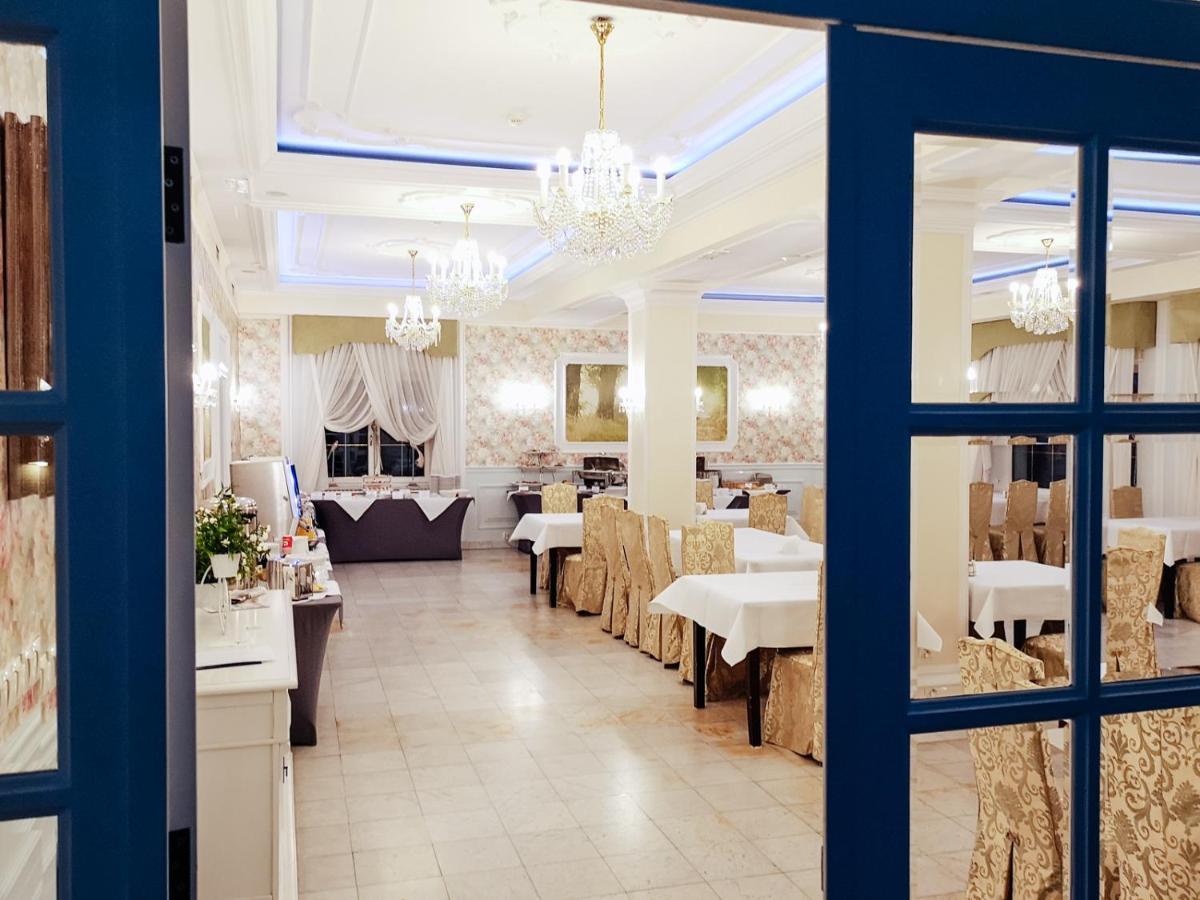 Hotel Dwor Czarneckiego à Porosły Extérieur photo